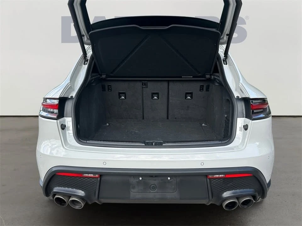 2022 Porsche Macan - Image 13 of 19