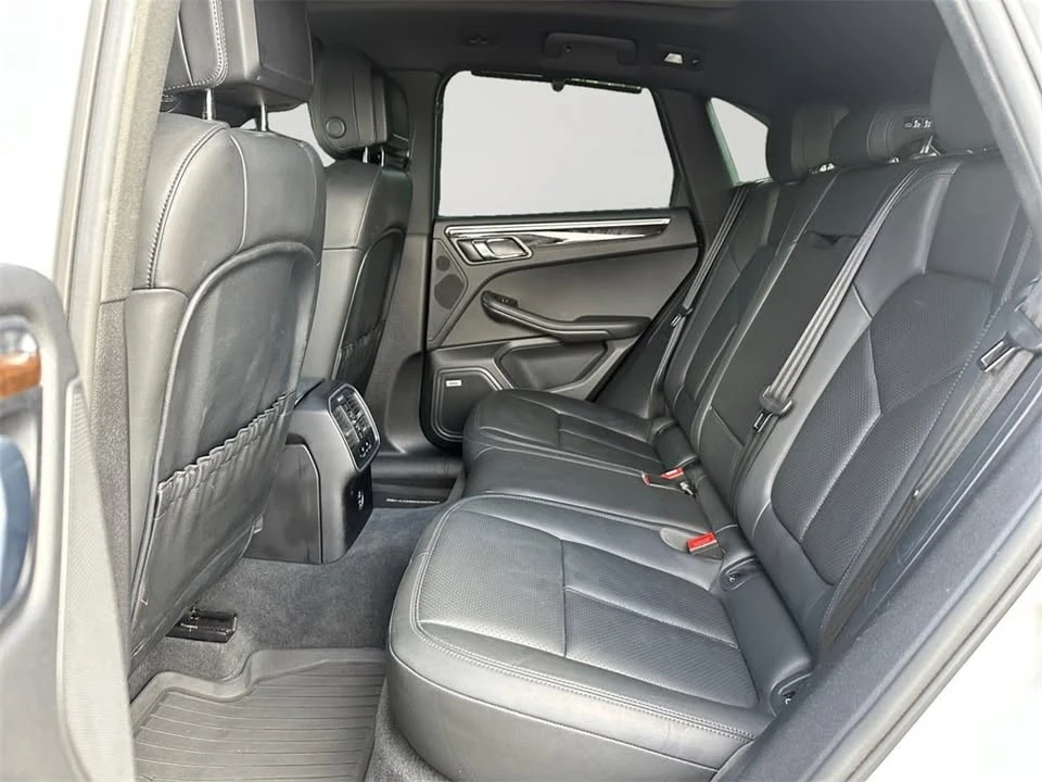 2022 Porsche Macan - Image 14 of 19