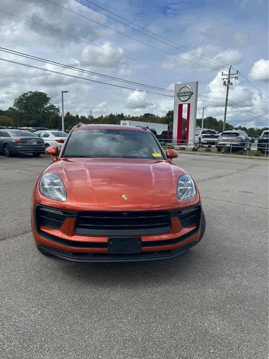 2022 Porsche Macan - Image 2 of 10