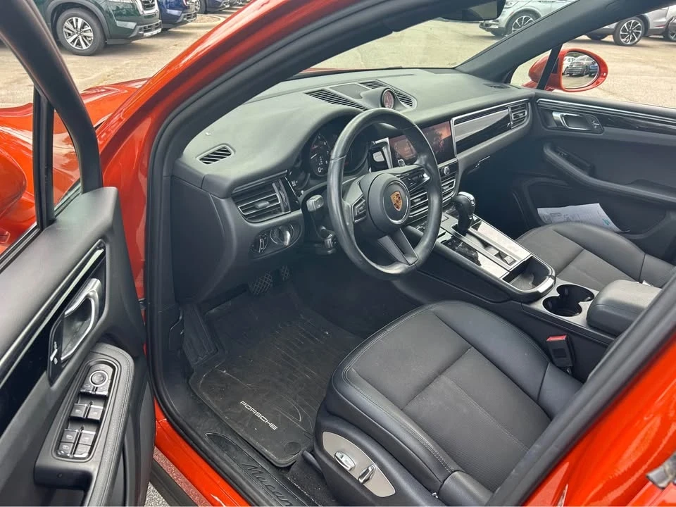 2022 Porsche Macan - Image 8 of 10