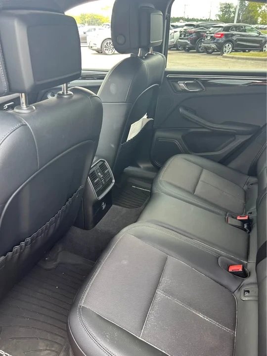 2022 Porsche Macan - Image 7 of 10