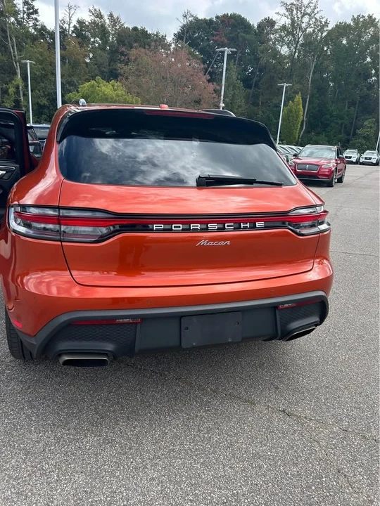 2022 Porsche Macan - Image 6 of 10