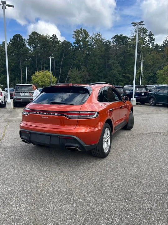 2022 Porsche Macan - Image 5 of 10