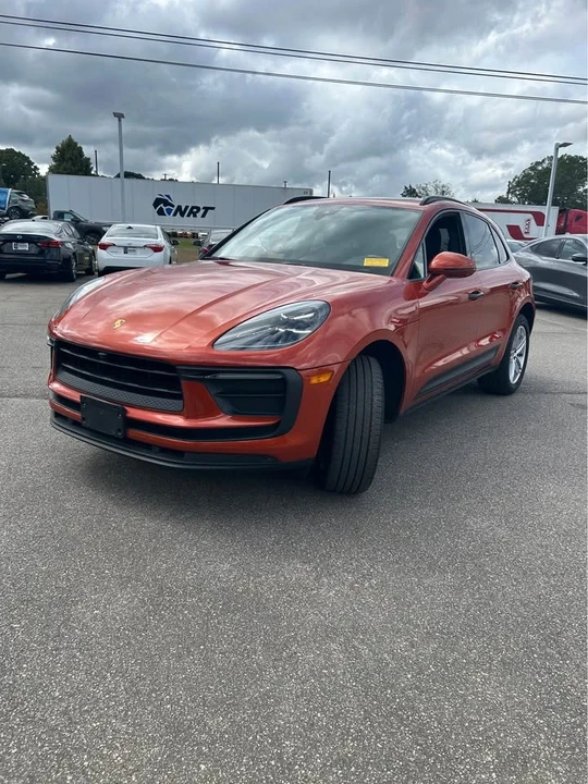 2022 Porsche Macan - Image 3 of 10