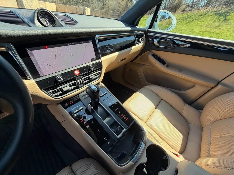 2022 Porsche Macan S - Image 16 of 19
