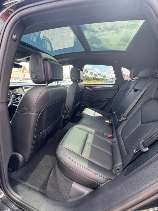 2022 Porsche Macan - Image 11 of 15