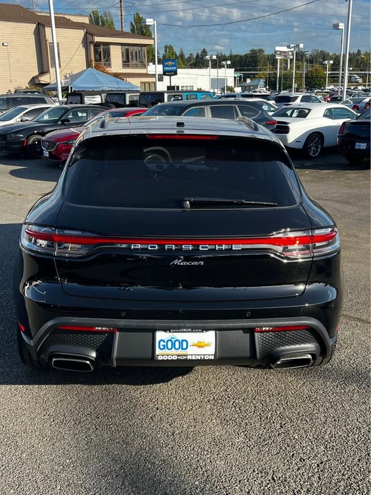 2022 Porsche Macan - Image 3 of 15