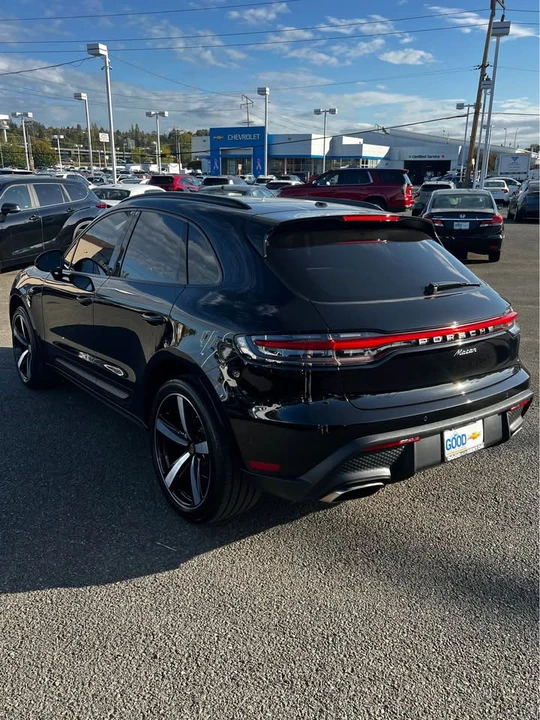 2022 Porsche Macan - Image 2 of 15