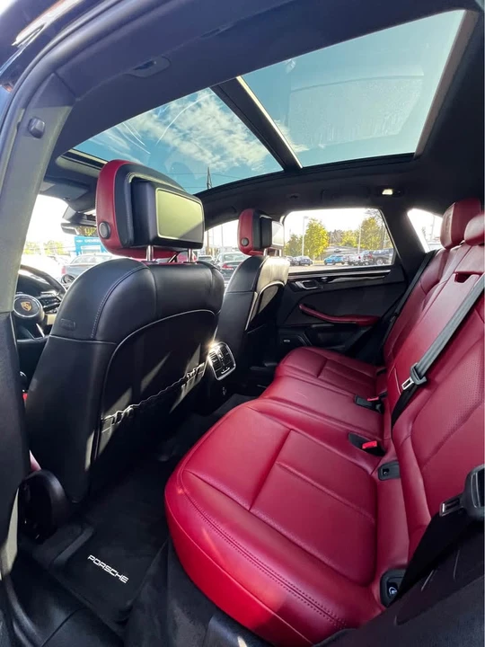 2022 Porsche Macan - Image 9 of 15