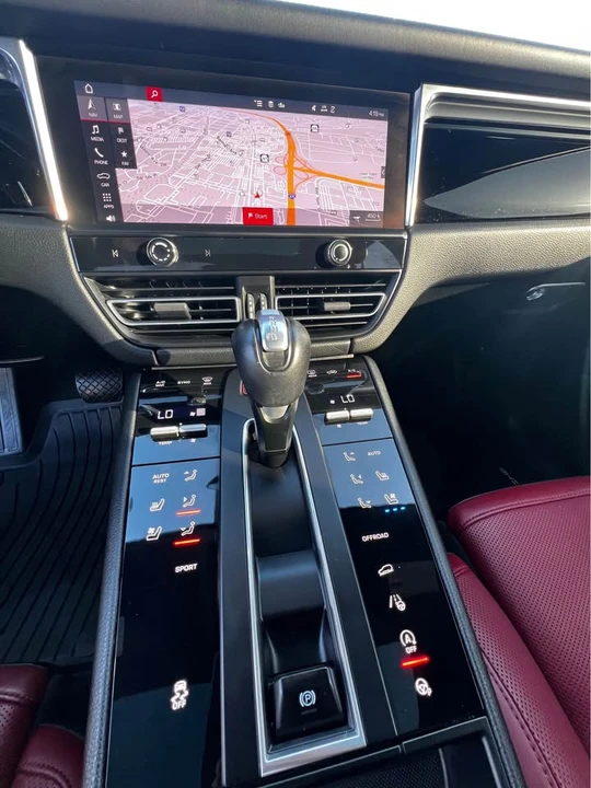 2022 Porsche Macan - Image 12 of 15