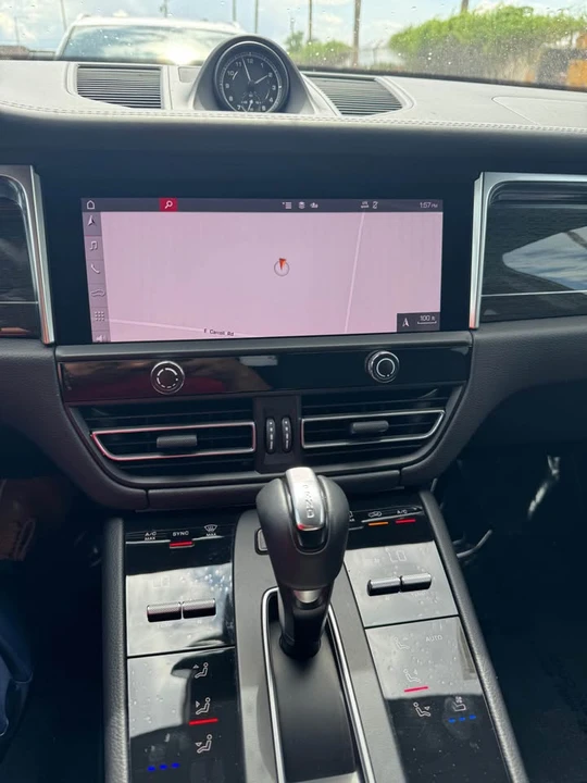2022 Porsche Macan - Image 8 of 15