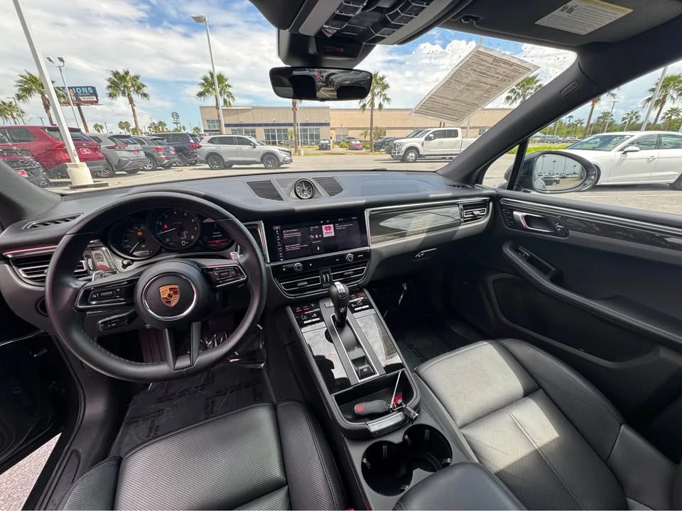 2022 Porsche Macan - Image 10 of 15