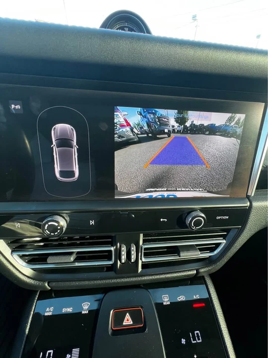 2022 Porsche Macan - Image 13 of 15