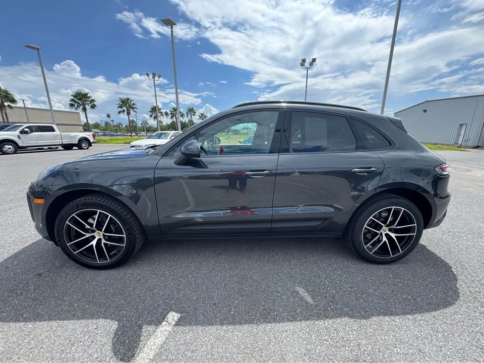 2022 Porsche Macan - Image 13 of 15