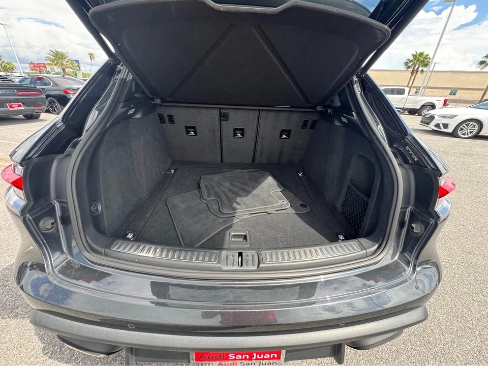 2022 Porsche Macan - Image 12 of 15