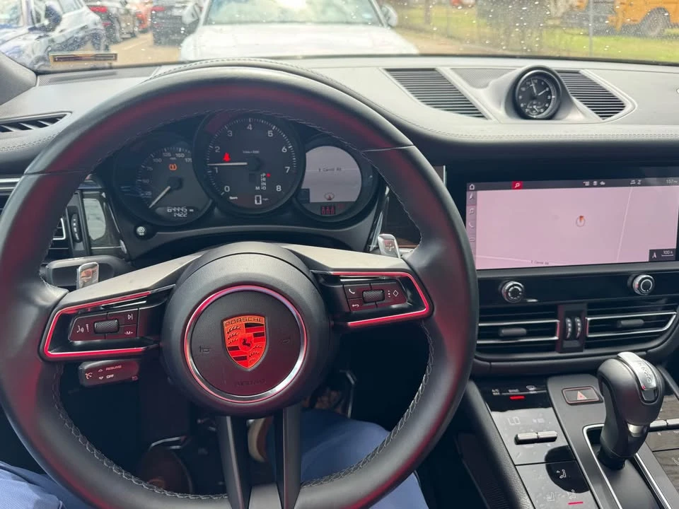 2022 Porsche Macan - Image 6 of 15