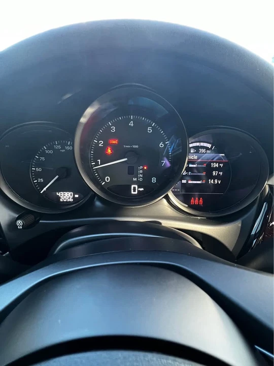 2022 Porsche Macan - Image 14 of 15