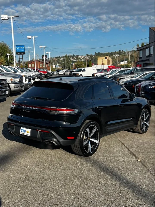 2022 Porsche Macan - Image 4 of 15