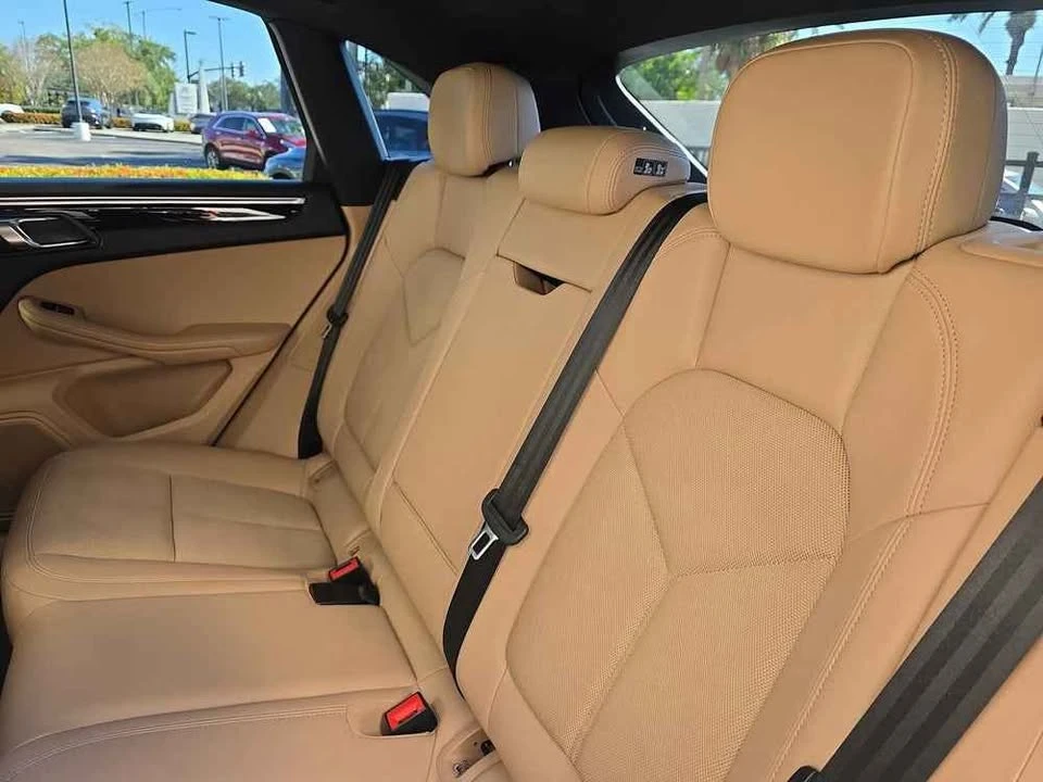 2022 Porsche Macan - Image 11 of 13