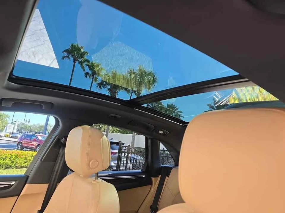2022 Porsche Macan - Image 10 of 13