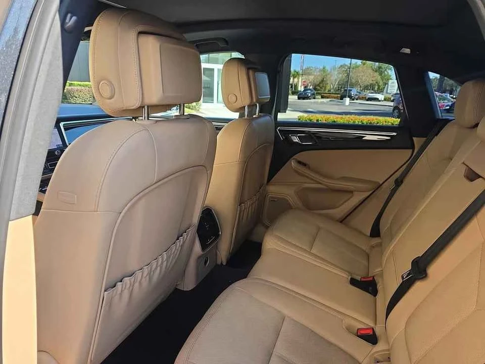 2022 Porsche Macan - Image 12 of 13