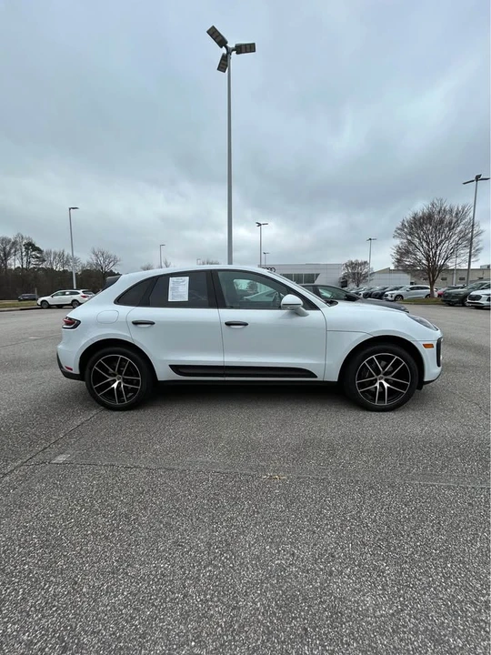 2022 Porsche Macan - Image 2 of 8