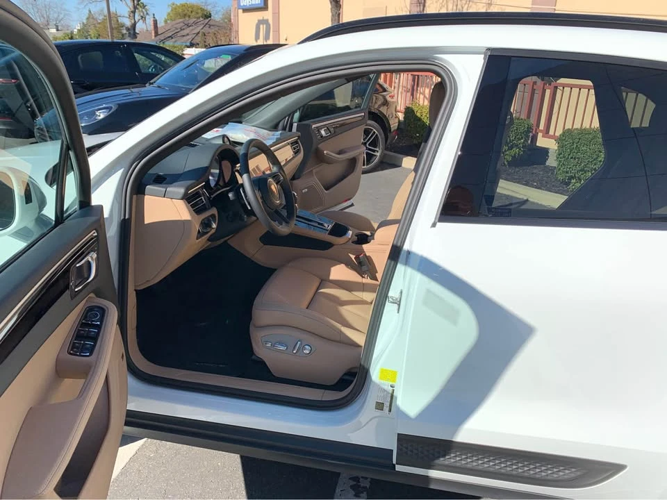 2022 Porsche Macan - Image 2 of 3