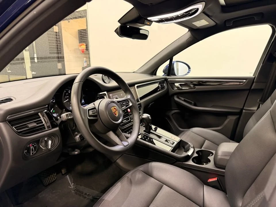 2022 Porsche Macan Turbo - Image 11 of 20