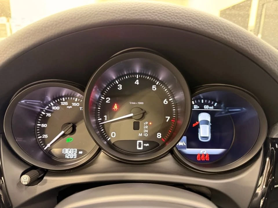 2022 Porsche Macan Turbo - Image 15 of 20