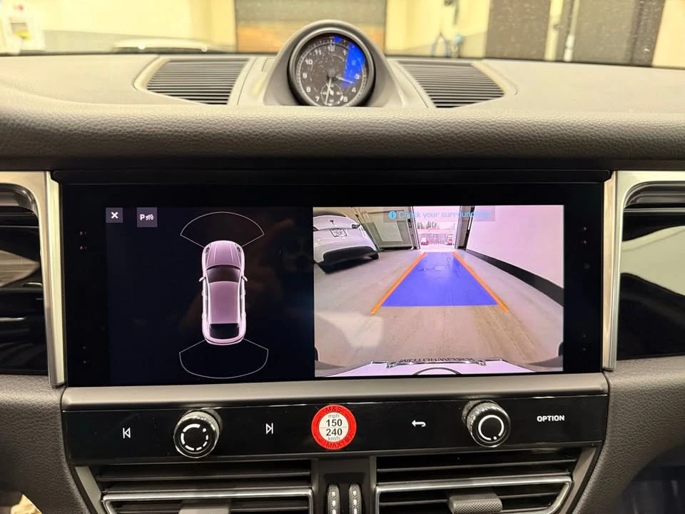2022 Porsche Macan Turbo - Image 17 of 20