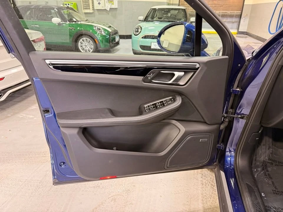 2022 Porsche Macan Turbo - Image 10 of 20