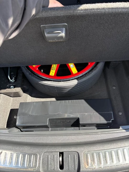 2022 Porsche Macan - Image 14 of 18