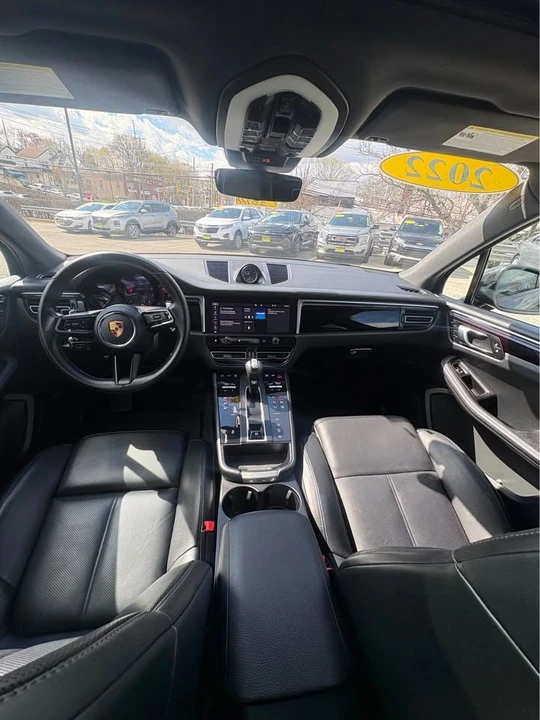 2022 Porsche Macan - Image 8 of 18