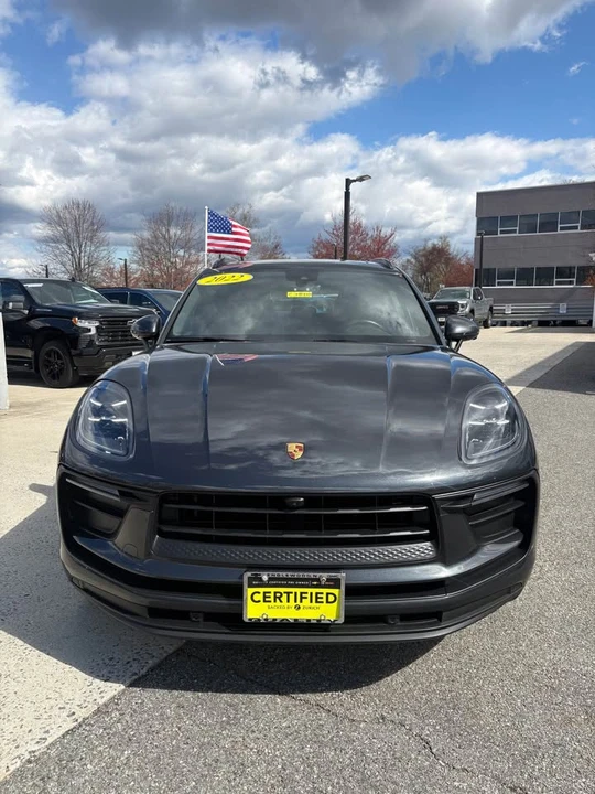 2022 Porsche Macan - Image 2 of 18