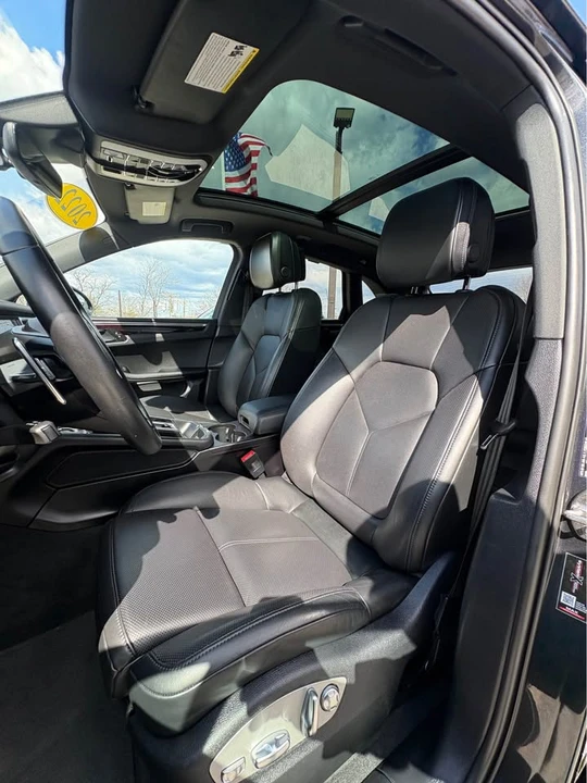 2022 Porsche Macan - Image 10 of 18