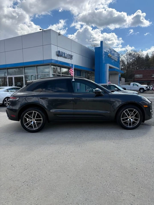 2022 Porsche Macan - Image 4 of 18