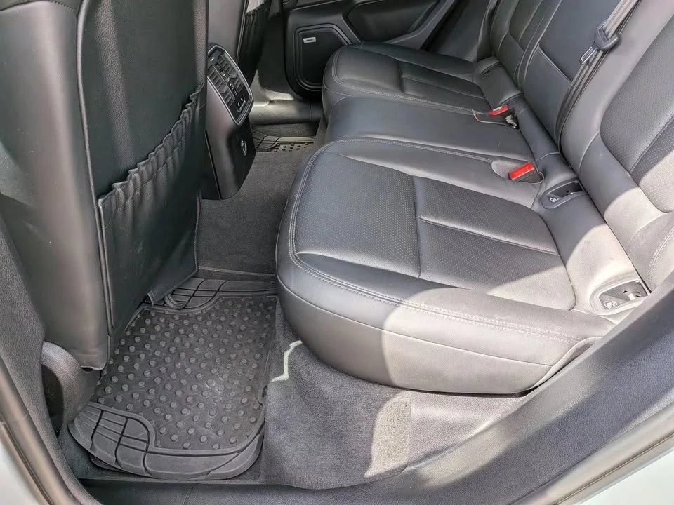 2022 Porsche Macan - Image 15 of 20