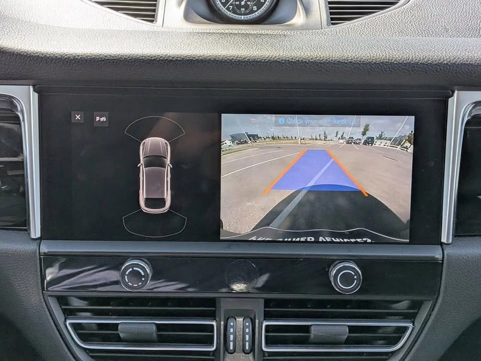 2022 Porsche Macan - Image 10 of 20