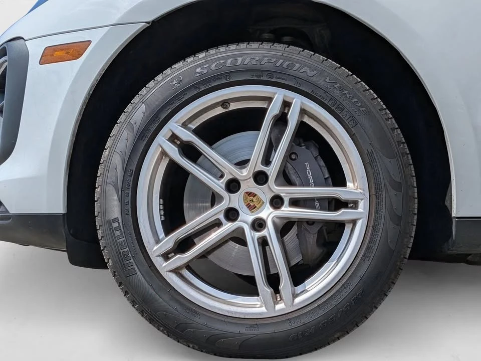 2022 Porsche Macan - Image 19 of 20
