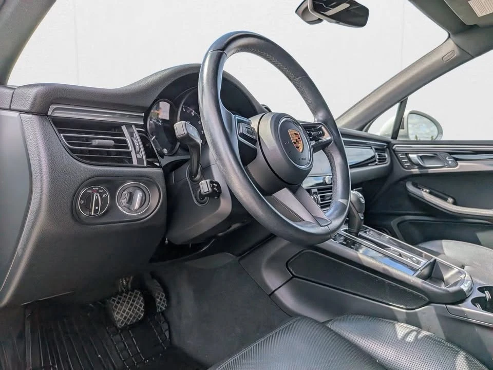 2022 Porsche Macan - Image 7 of 20