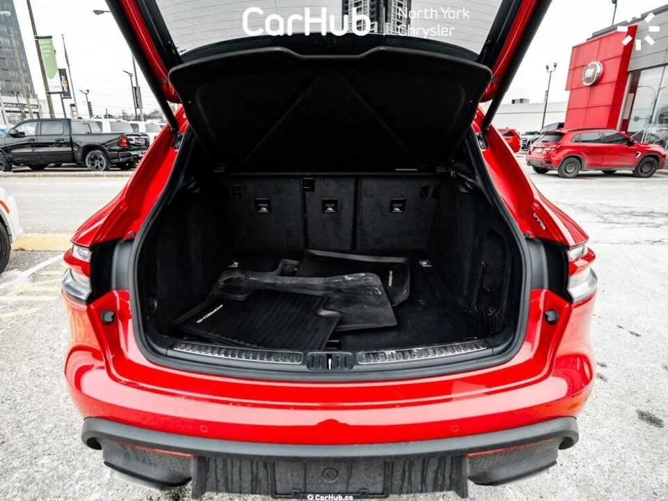 2022 Porsche Macan - Image 5 of 16