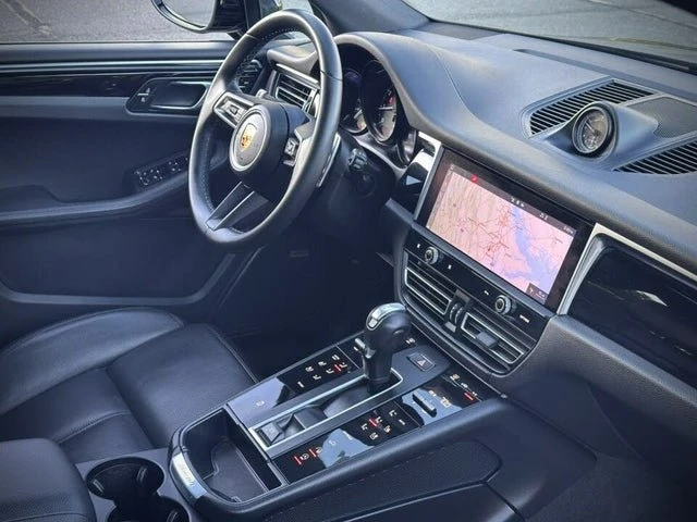 2022 Porsche Macan - Image 14 of 19