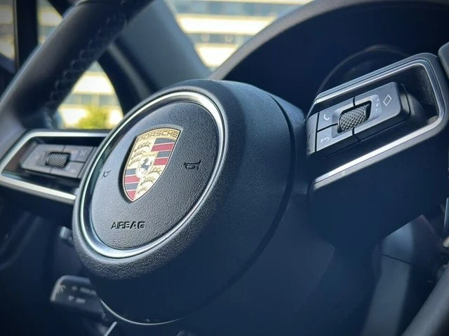 2022 Porsche Macan - Image 7 of 19