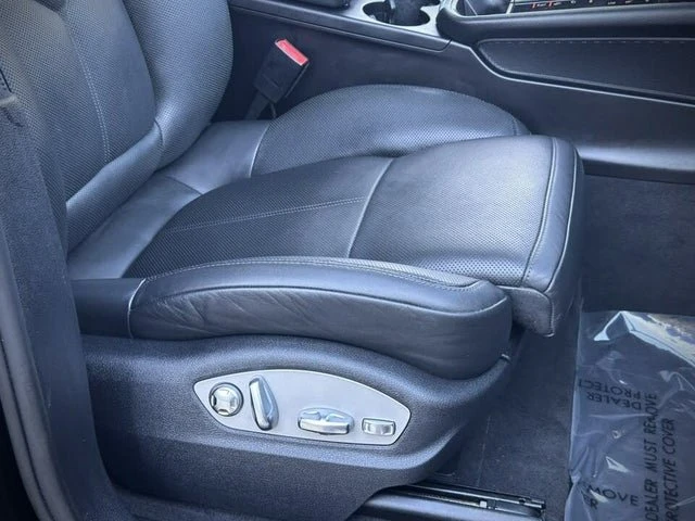 2022 Porsche Macan - Image 16 of 19