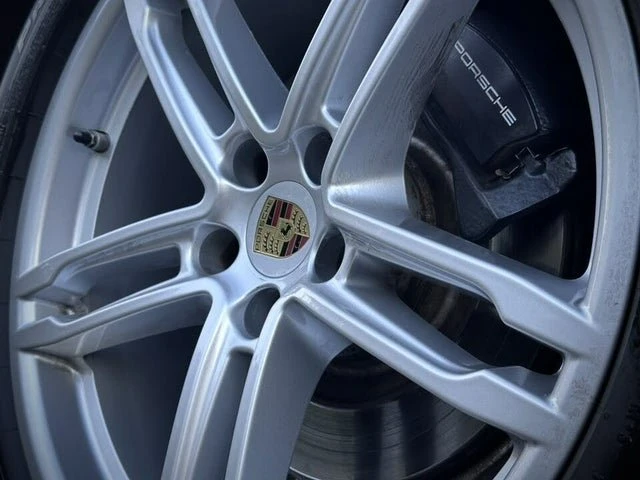 2022 Porsche Macan - Image 12 of 19