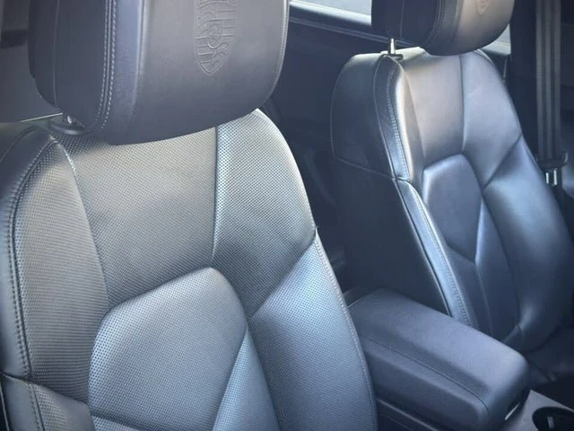2022 Porsche Macan - Image 15 of 19