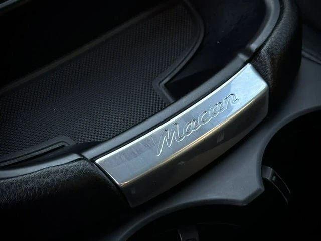 2022 Porsche Macan - Image 8 of 19