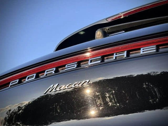 2022 Porsche Macan - Image 9 of 19