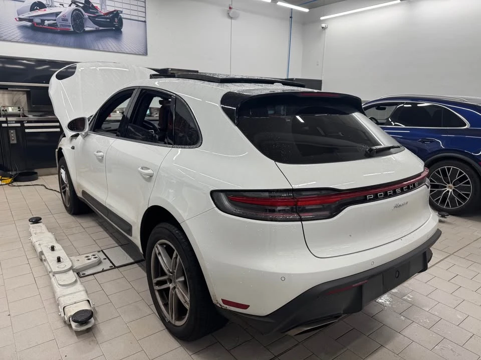 2022 Porsche Macan - Image 4 of 4