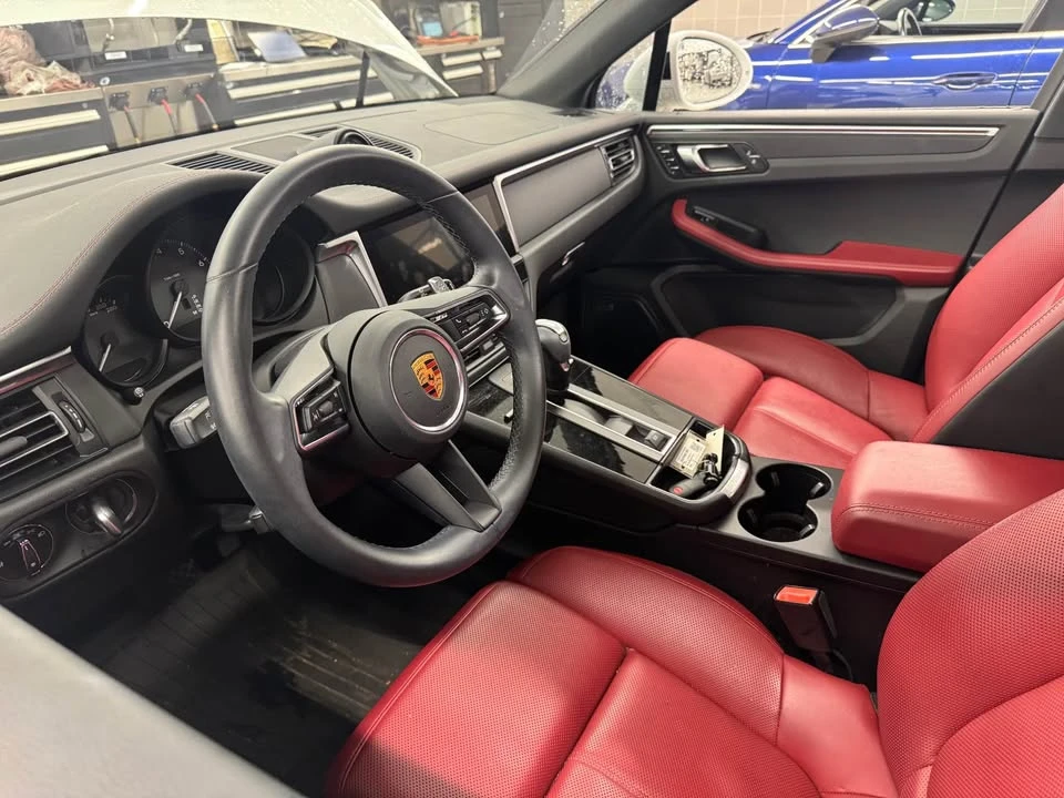 2022 Porsche Macan - Image 2 of 4